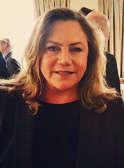 “Call Me Miss Turner”, says Kathleen Turner, and Red Carpets Still Need the Reminder